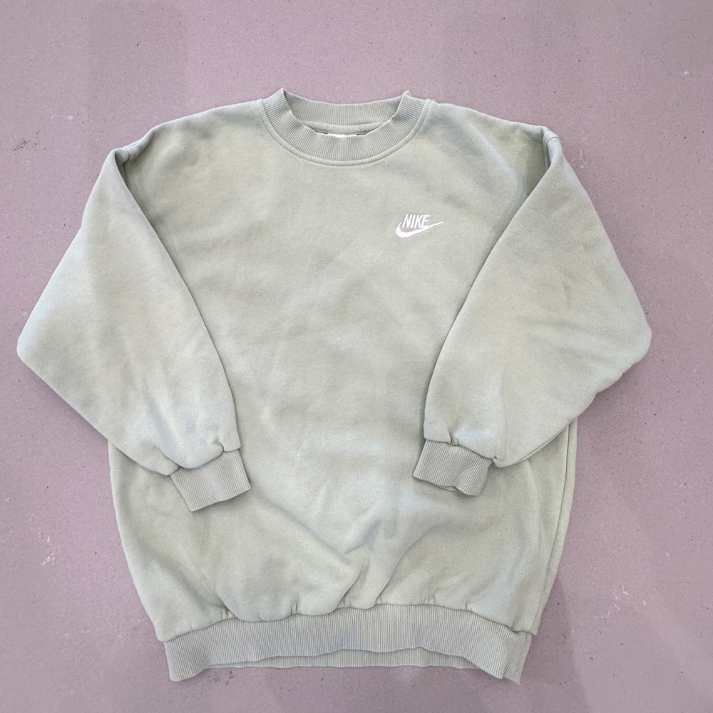 Youth Medium Nike Sweatshirt in Pastel Green